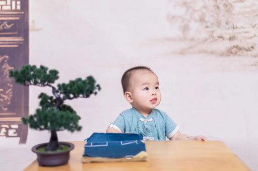 博白三个月宝宝抬头不稳